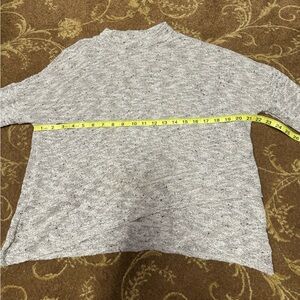 American eagle outfitter uneven hem sweater
